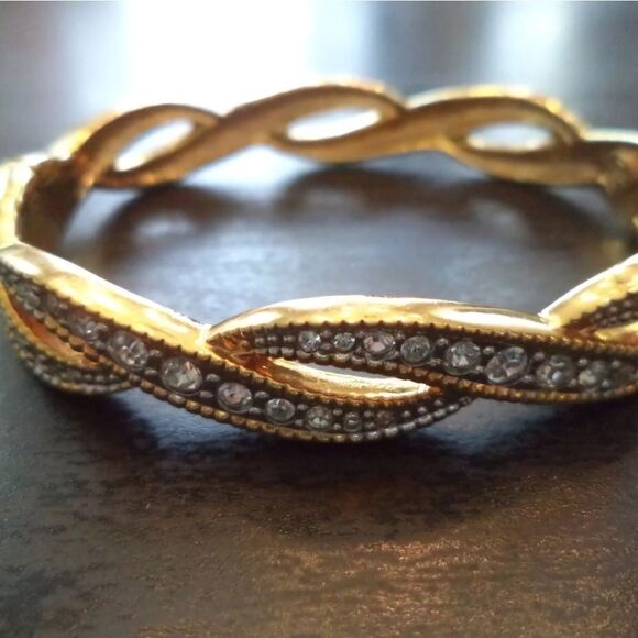 VINTAGE SIGNED PREMIER DESIGNS RHINESTONE HINGED 6 3/4" BRACELET - Picture 2 of 7